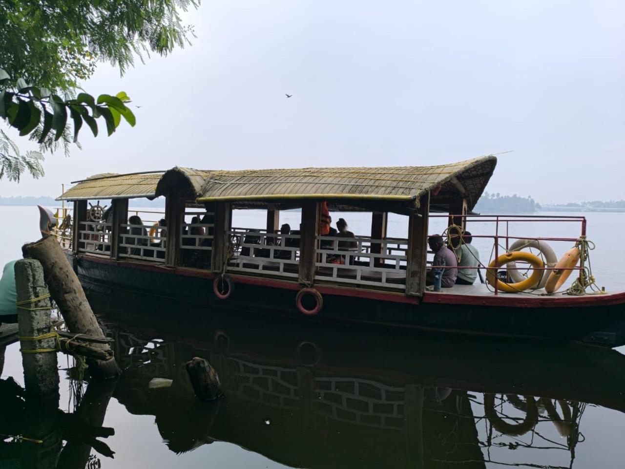 Ashtamudivillas Kollam Luaran gambar